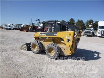 John Deere 325 Skid steer loaders