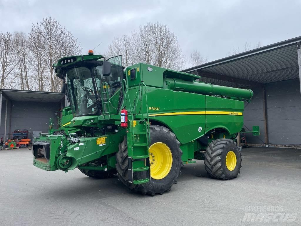 John Deere S790i Combine harvesters