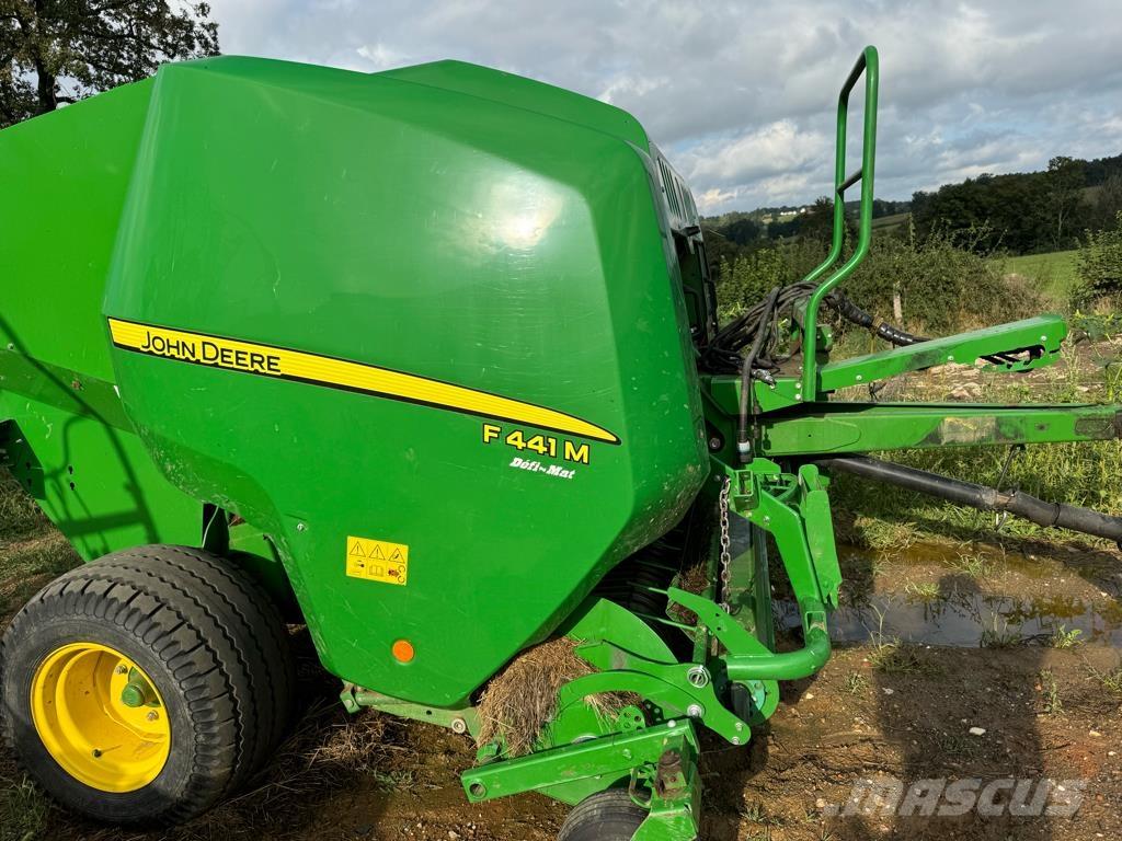 John Deere F441M Round balers