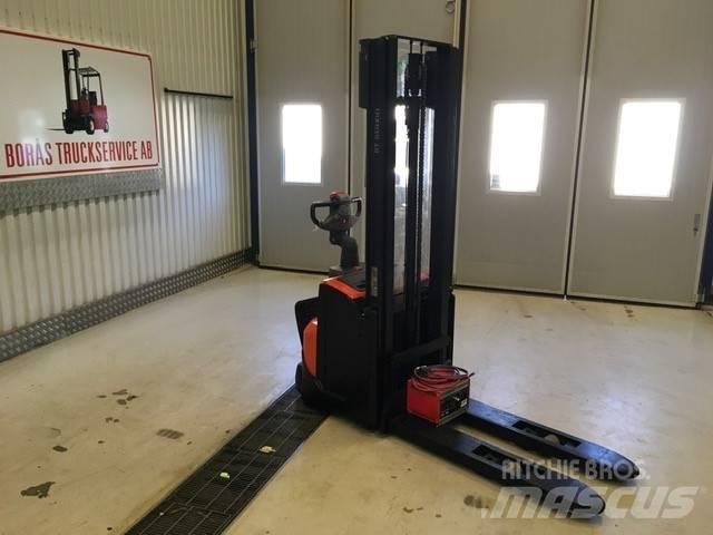 Toyota SWE 120 L Pedestrian stacker