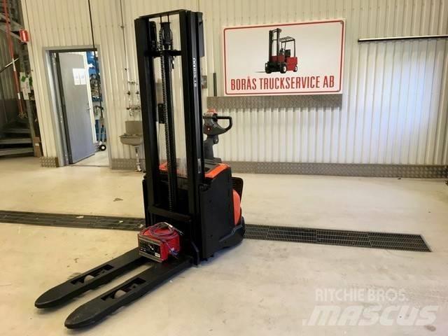 Toyota SWE 120 L Pedestrian stacker