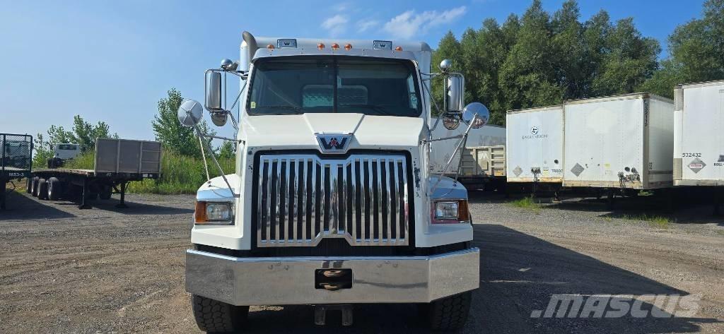 Western Star 4700 SB Prime Movers