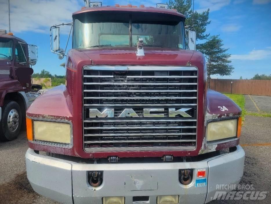 Mack CH613 Prime Movers