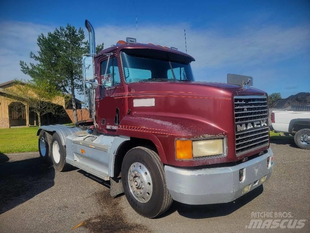 Mack CH613 Prime Movers