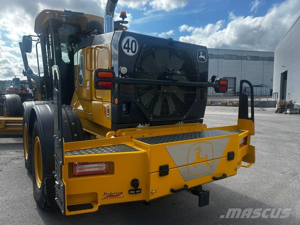 John Deere 672 GP Graders