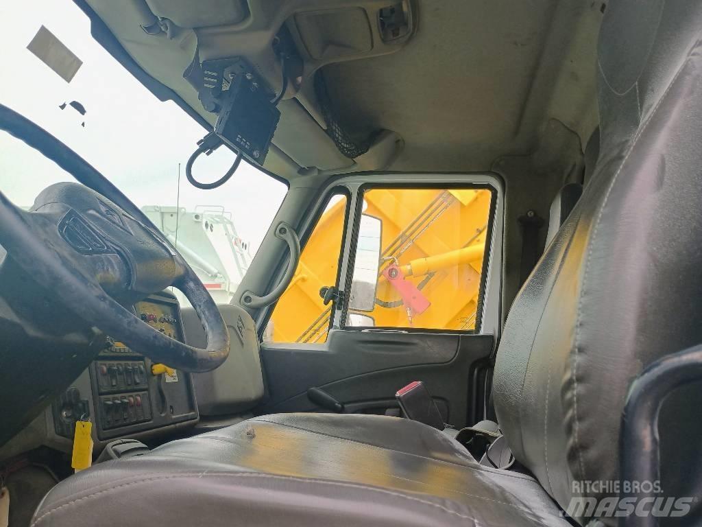 International 7400 Waste trucks