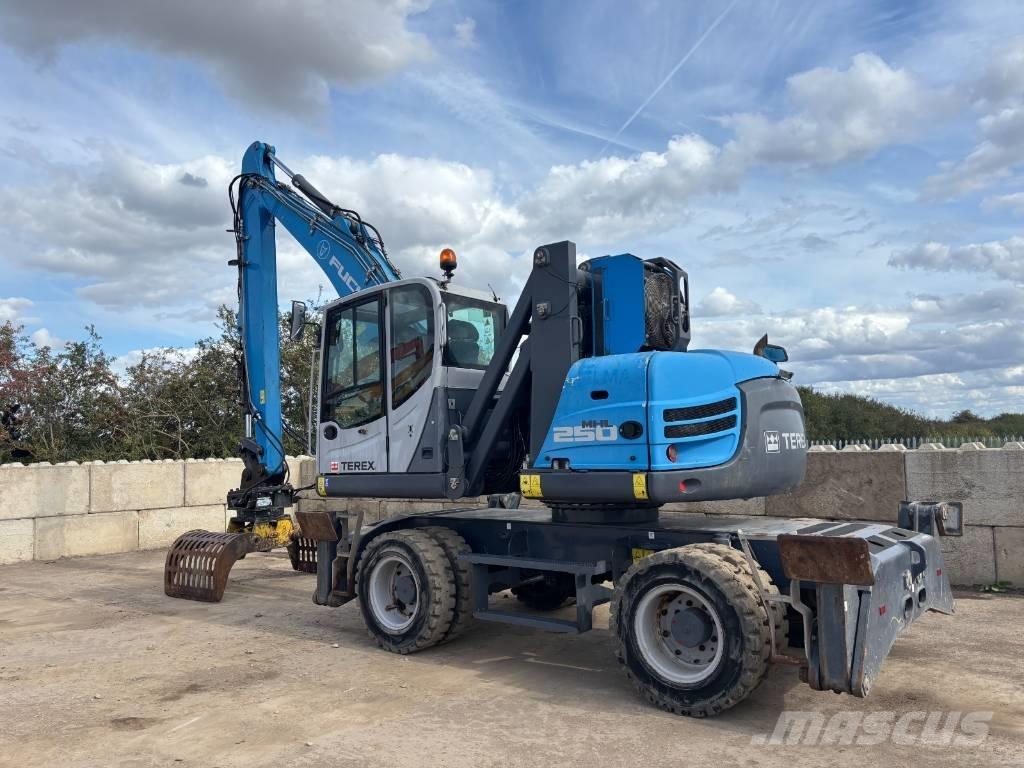 Fuchs MHL 250 Waste / industry handlers