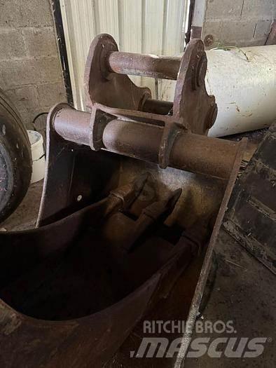 Volvo EC220 Buckets