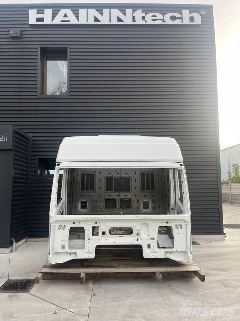 Iveco EUROSTAR Cabins and interior