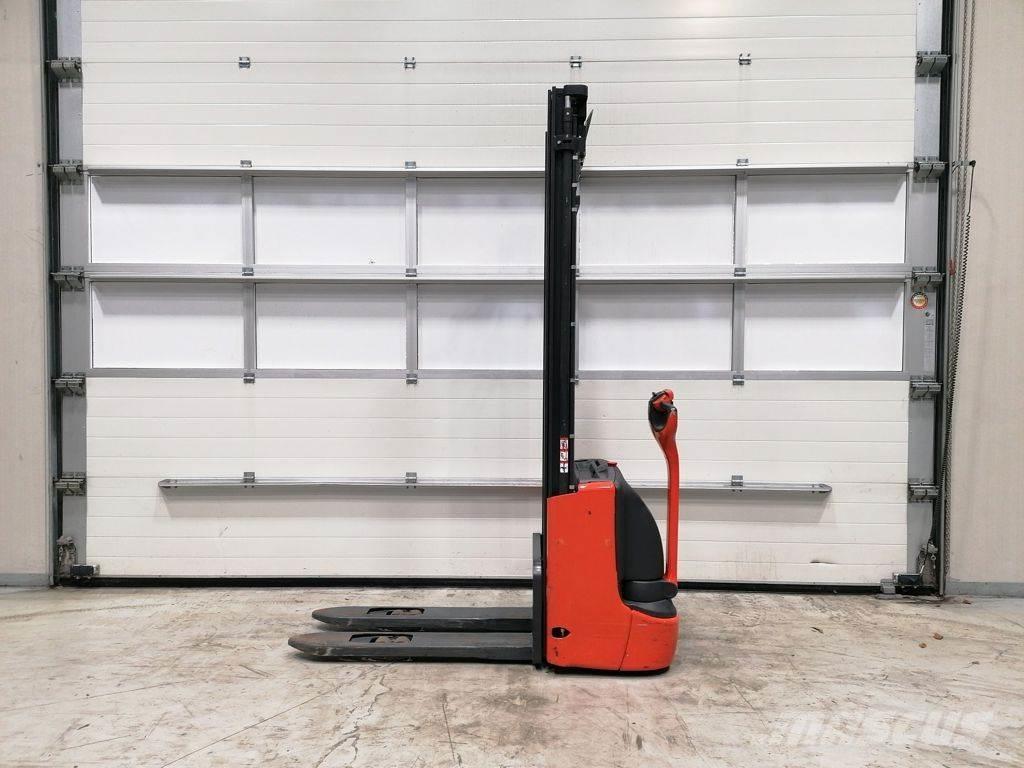Linde L10 Pedestrian stacker