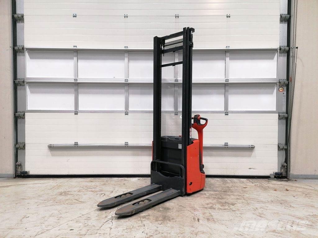 Linde L10 Pedestrian stacker