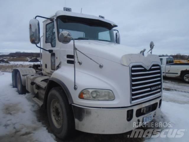 Mack CXU 613 Prime Movers