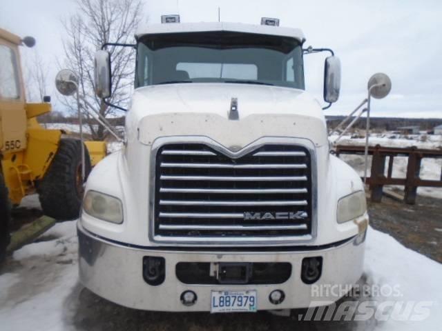 Mack CXU 613 Prime Movers