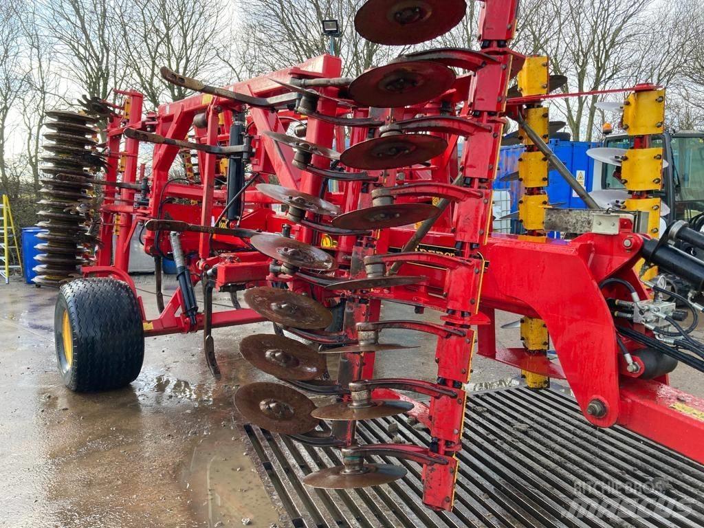 Väderstad Topdown400 Cultivators