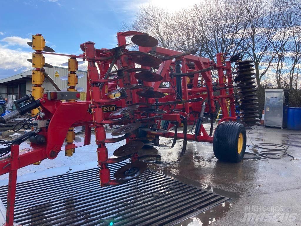 Väderstad Topdown400 Cultivators