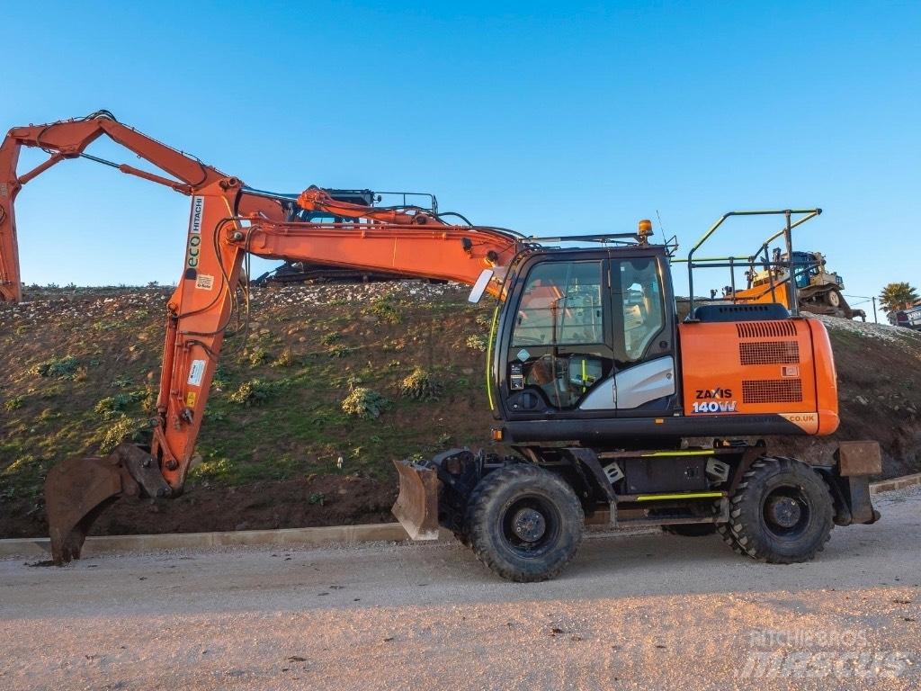 Hitachi 140W Wheeled excavators