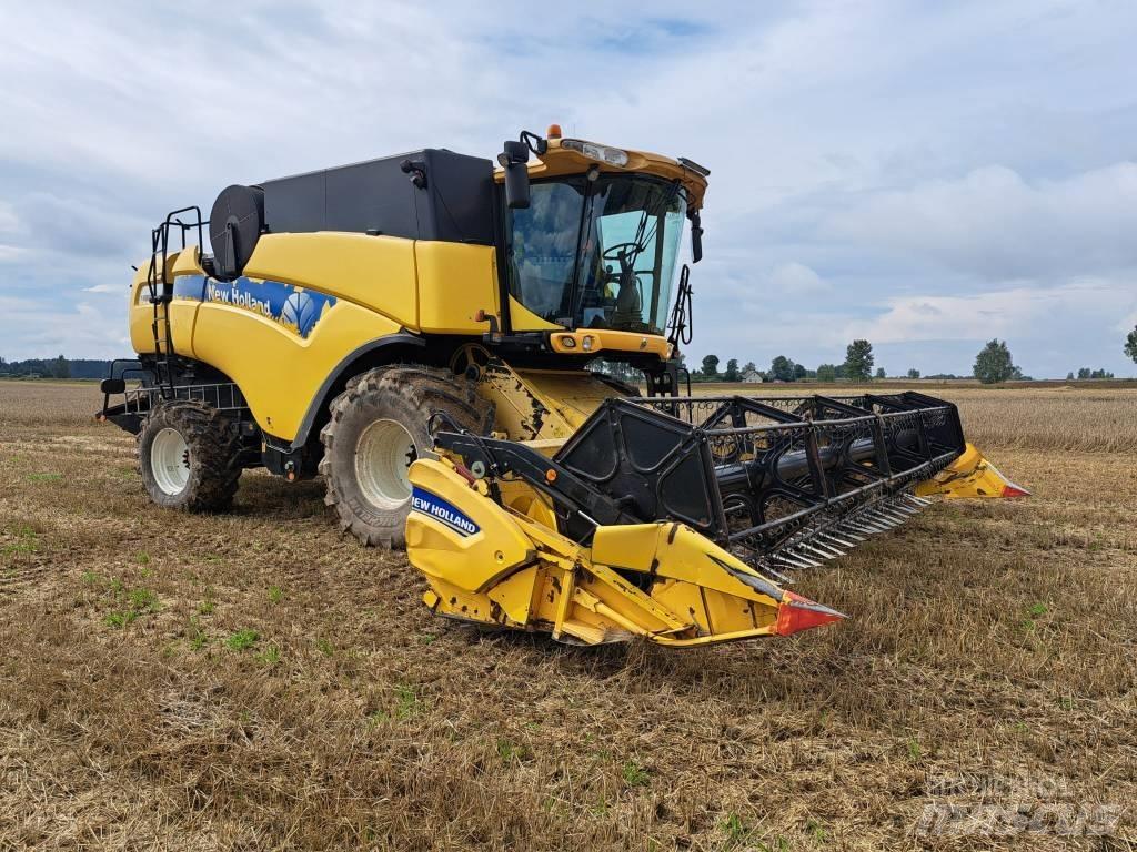 New Holland CX 8080 Combine harvesters