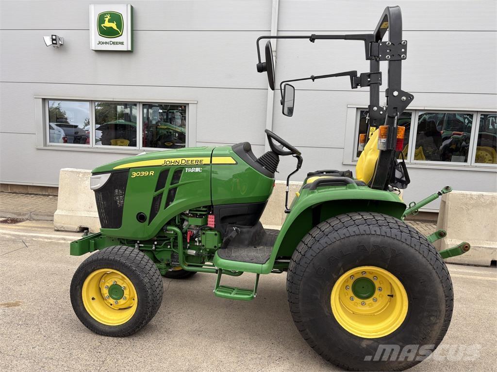 John Deere 3039R Compact tractors