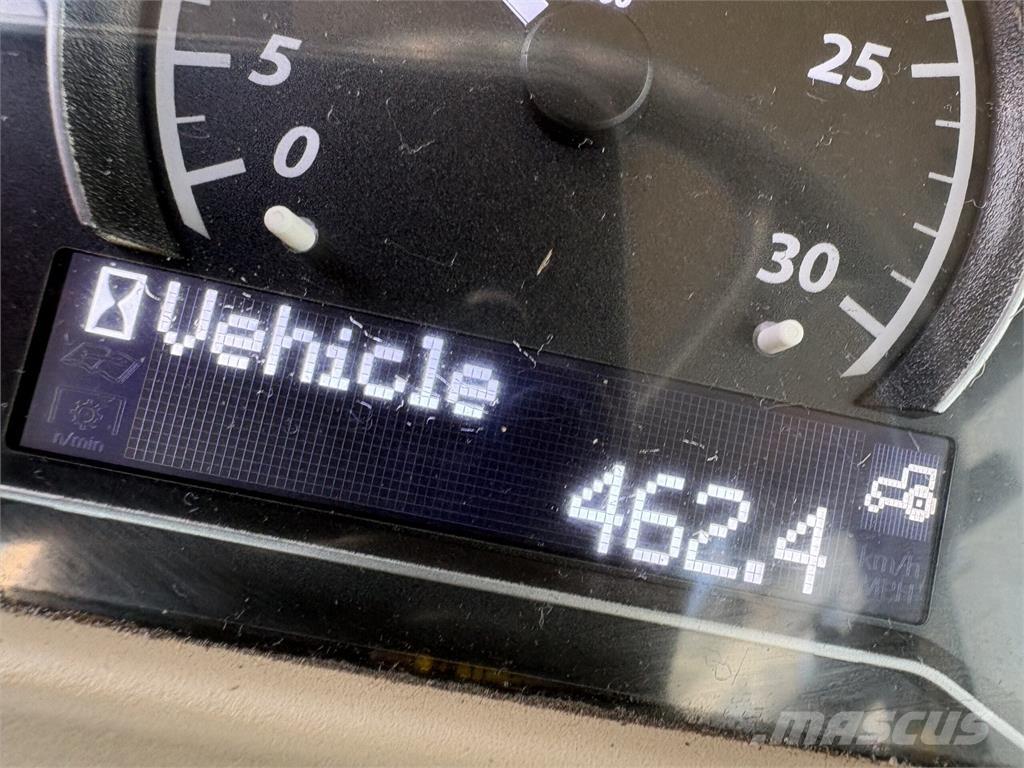 John Deere 4066R Compact tractors