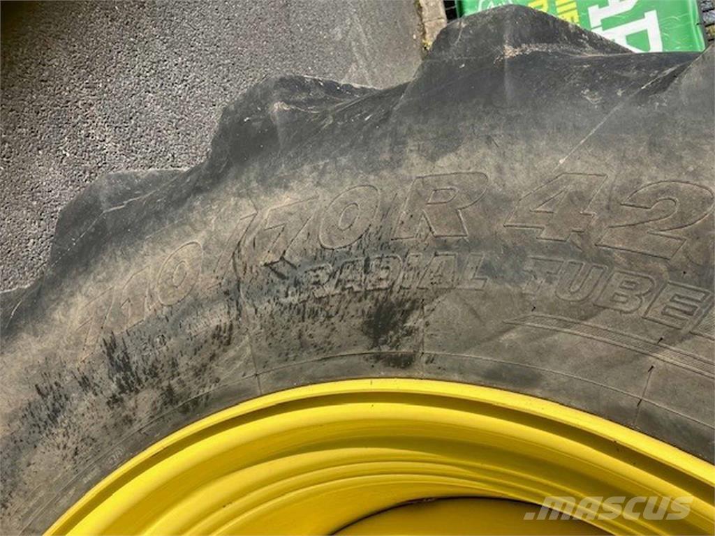 John Deere 6250R Tractors