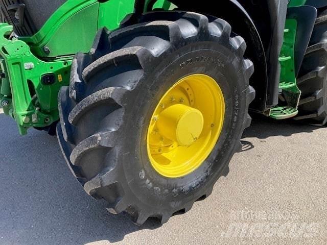 John Deere 6R 215 Tractors