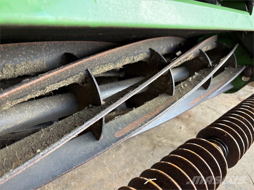 John Deere 7200A Walk-behind mowers