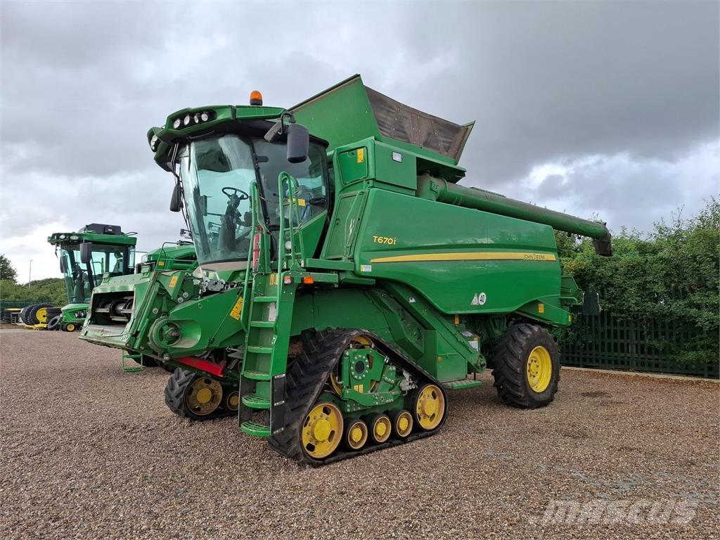 John Deere T670i Combine harvesters