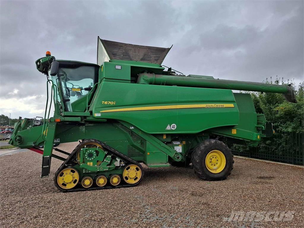 John Deere T670i Combine harvesters