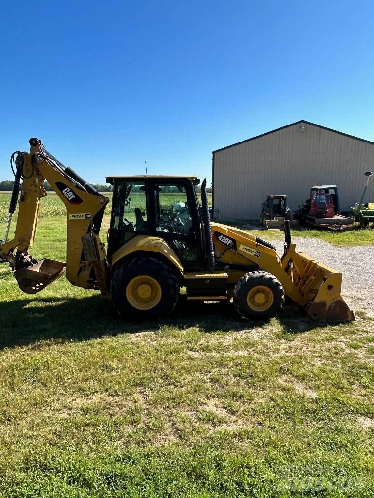 CAT 420 F2 ST Backhoe