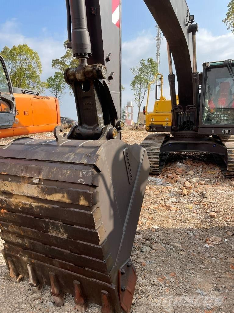 Volvo 220D Crawler excavators