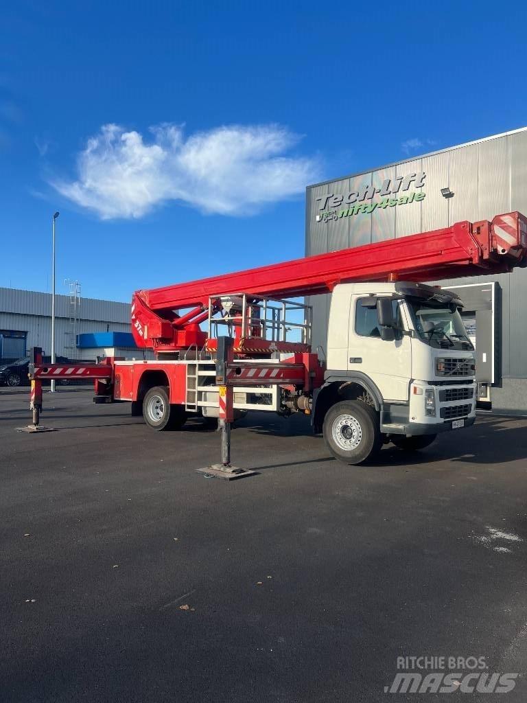 Bronto S37XDT Truck mounted platforms