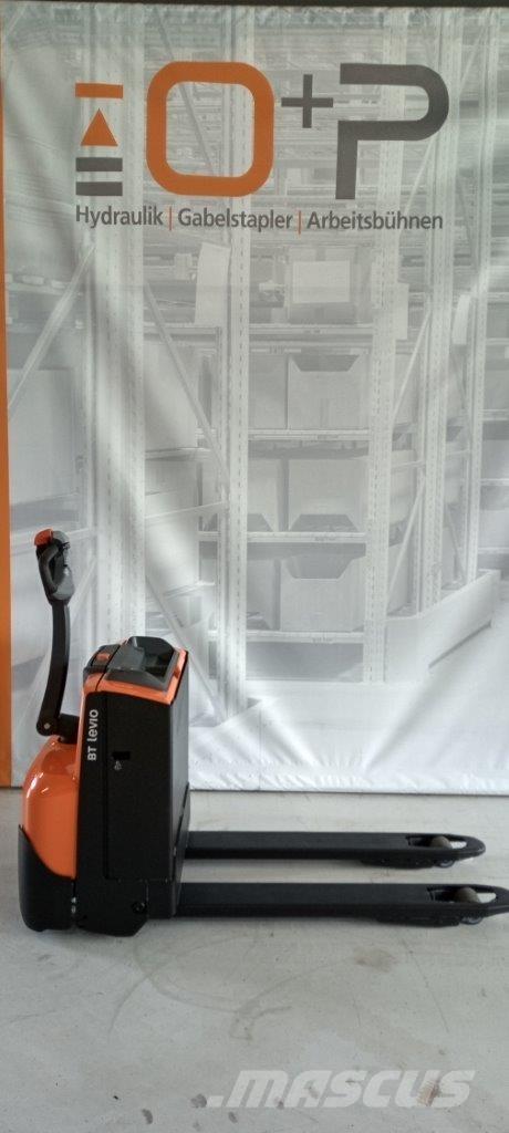 Toyota LWE 160 Pedestrian stacker