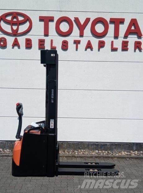 Toyota SWE160L Pedestrian stacker