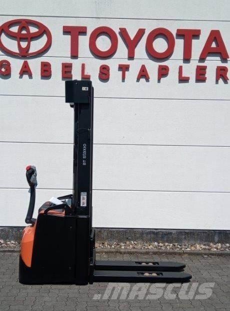 Toyota SWE160L Pedestrian stacker