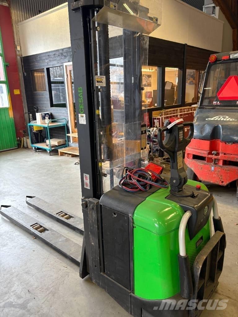 Cesab S316L Pedestrian stacker