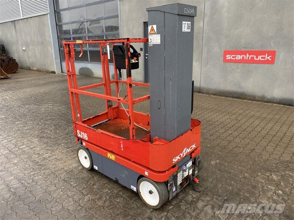 SkyJack SJ16 Used Personnel lifts and access elevators