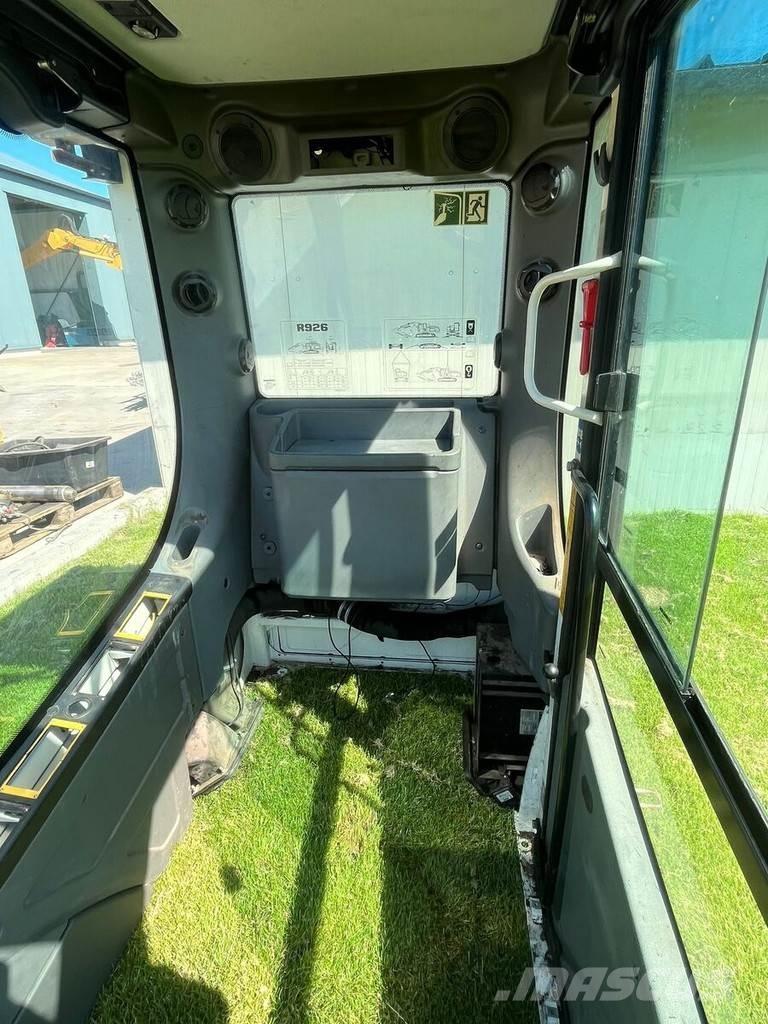 Liebherr 11407040 Cabins and interior