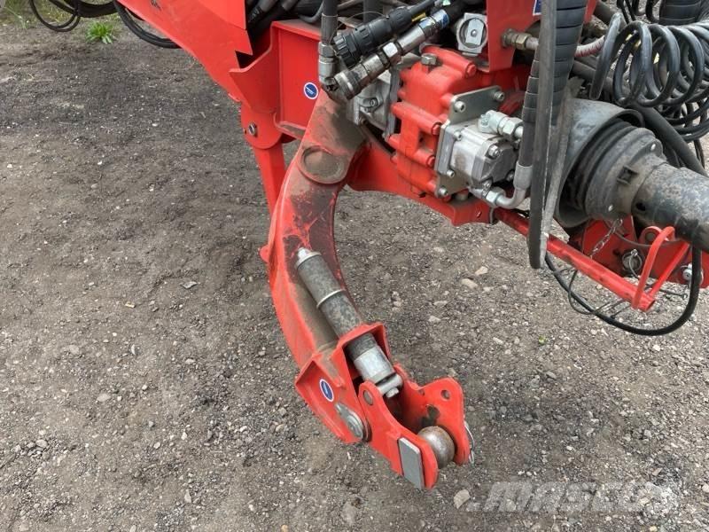 Kuhn GA13131 Swathers