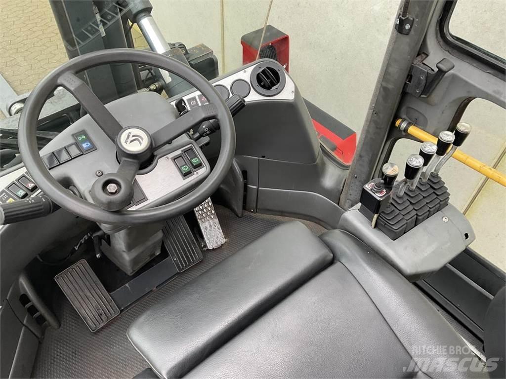 Kalmar DCE 140-6 Diesel trucks