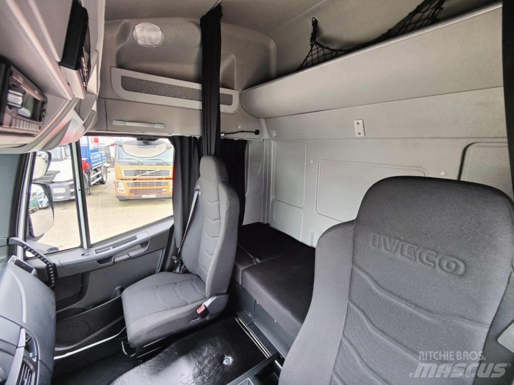 Iveco 180E 28 Box trucks
