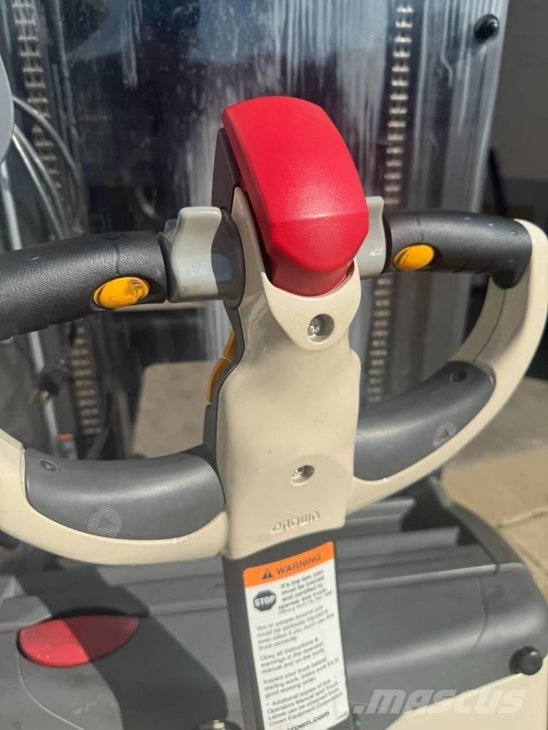 Crown ST3000-25 Electric forklift trucks
