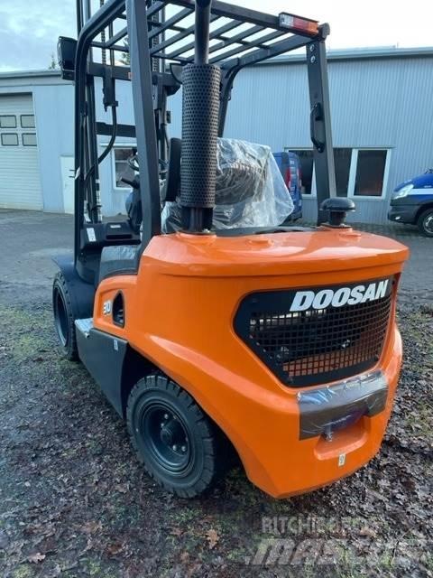 Doosan D30NXS Diesel trucks