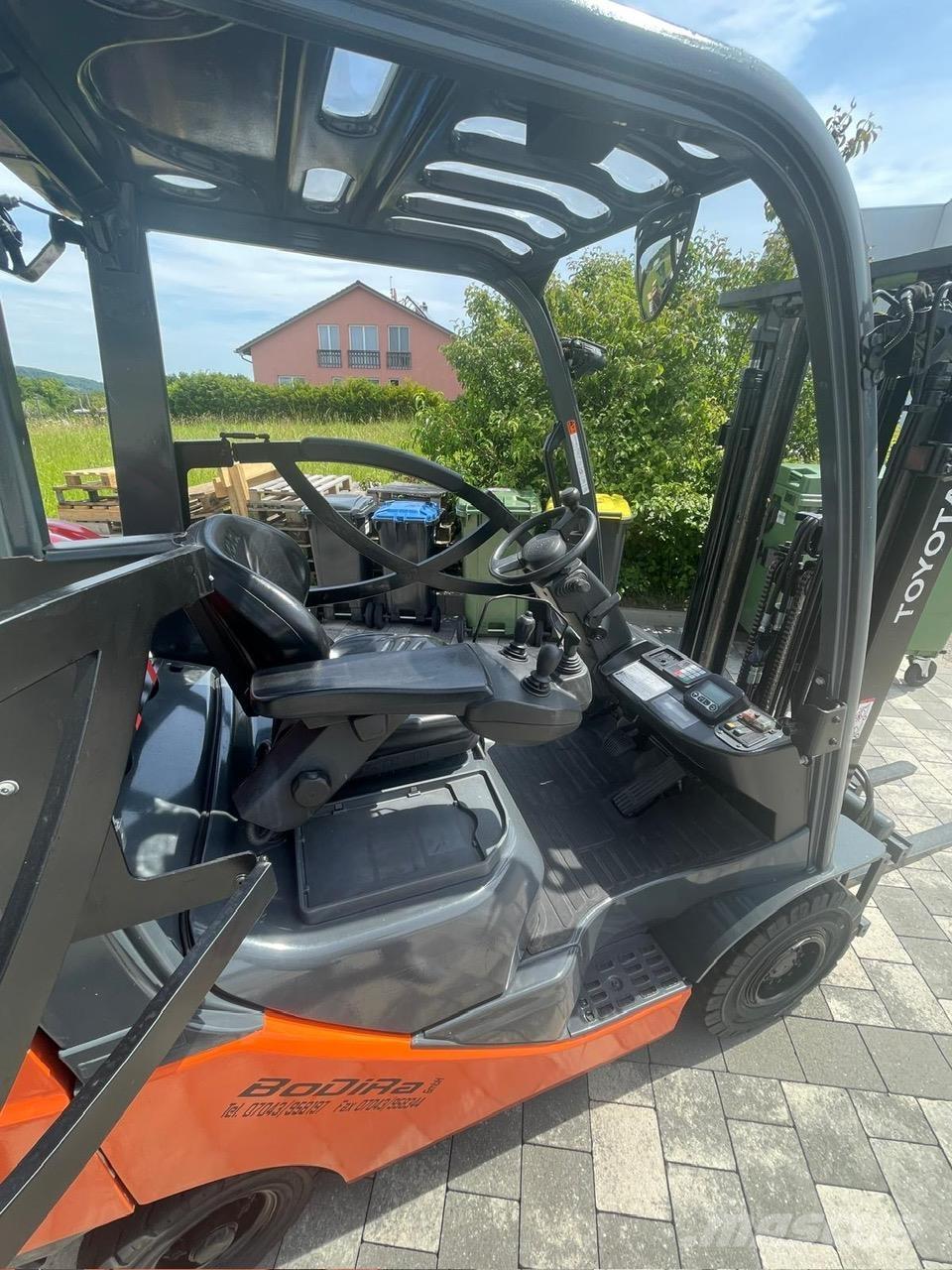 Toyota 02-8FGF18 LPG trucks