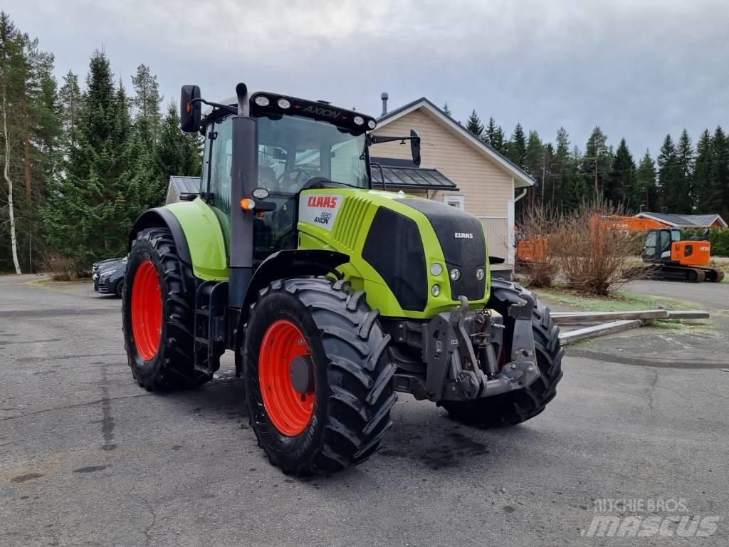 CLAAS 820 Axion Tractors