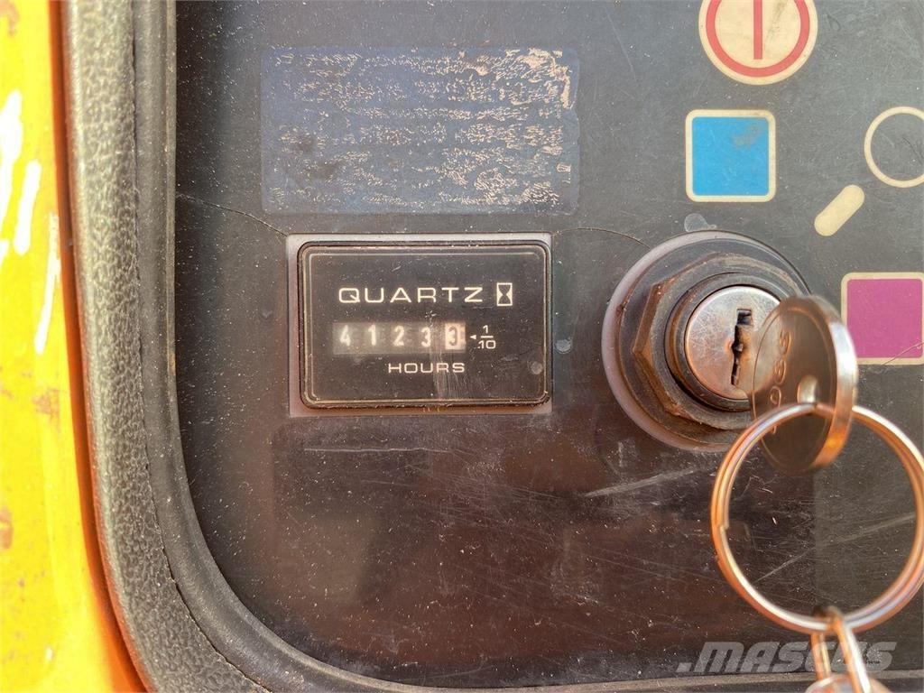 JLG 860SJ Articulated boom lifts