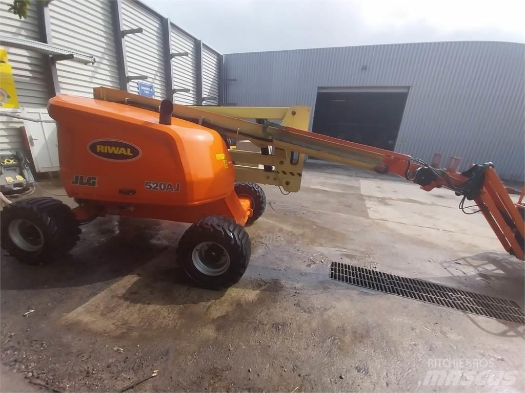 JLG 520AJ Articulated boom lifts