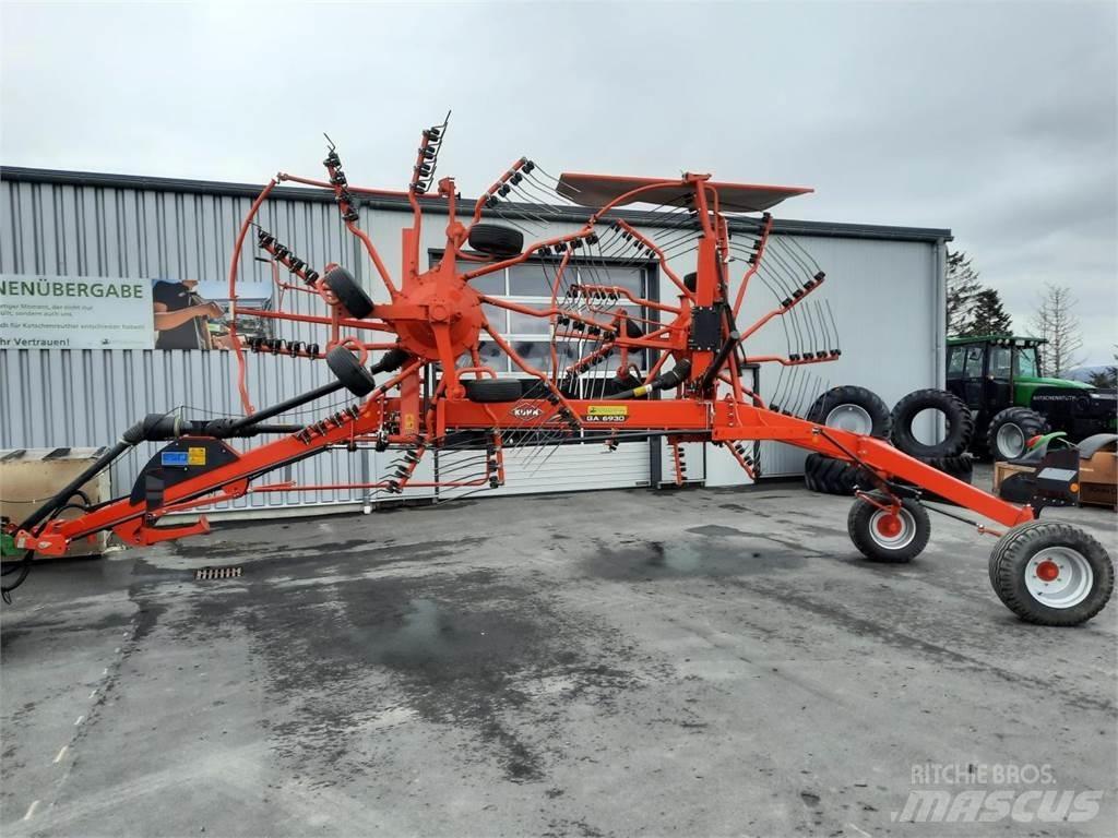 Kuhn GA 6930 Windrowers