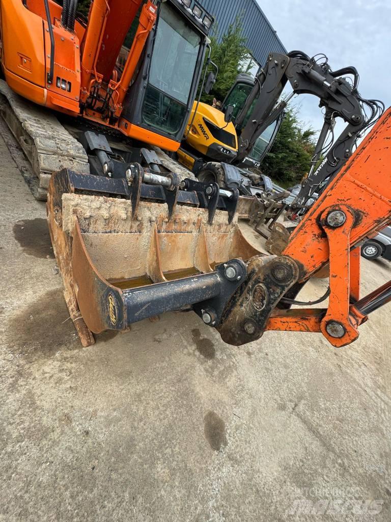 Doosan DX140 LC Crawler excavators