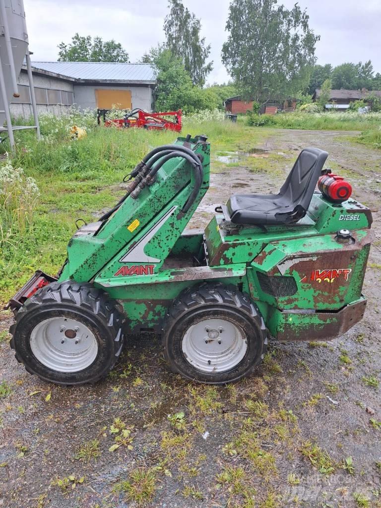 Avant 320+ Farm machinery