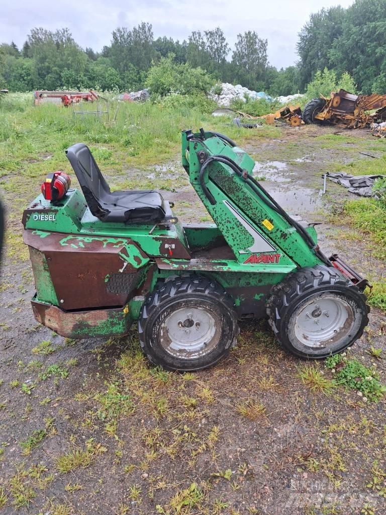 Avant 320+ Farm machinery